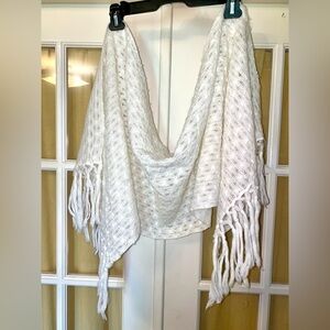 Elegant White Woven Wide scarf 🧣
